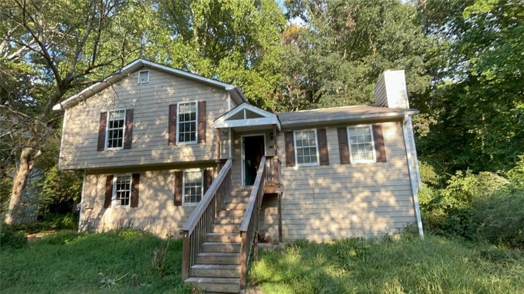 3 bedroom, 3 bathroom, 1,632 sq ft single family residence under contract at 3221 Summer Wood Circle, Snellville, GA 30039
