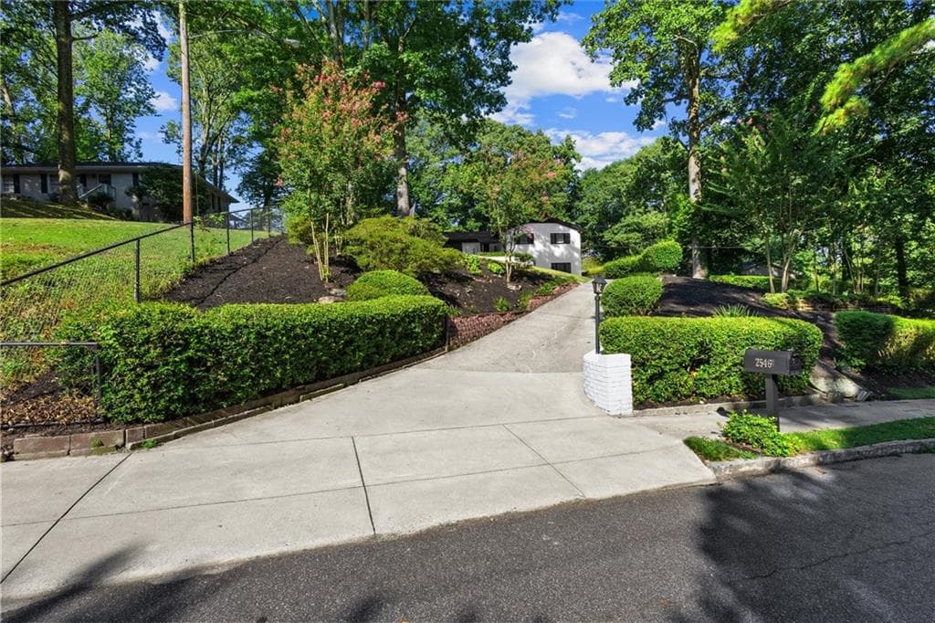 3 bedroom, 2 bathroom, 1,998 sq ft single family residence for sale at 2546 Skyland Trail, Atlanta, GA 30319 — photo 6