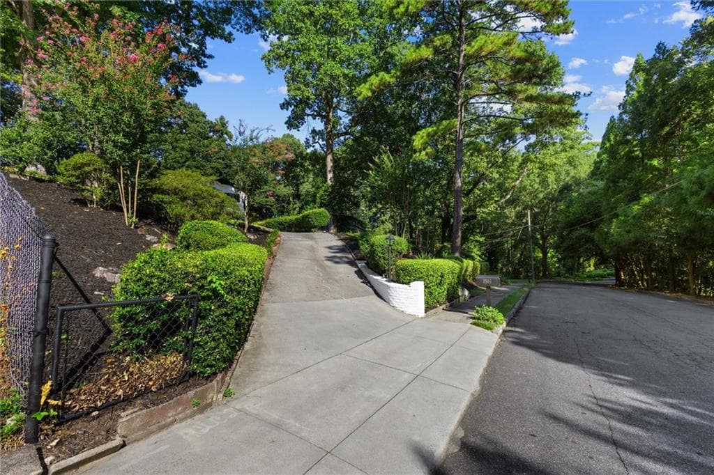 3 bedroom, 2 bathroom, 1,998 sq ft single family residence for sale at 2546 Skyland Trail, Atlanta, GA 30319 — photo 7