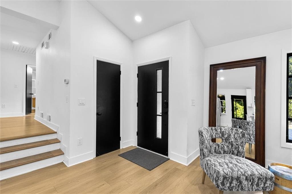 3 bedroom, 2 bathroom, 1,998 sq ft single family residence for sale at 2546 Skyland Trail, Atlanta, GA 30319 — photo 8