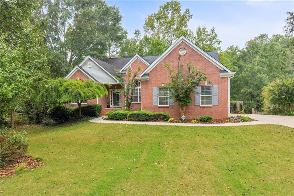 4 bedroom, 3 bathroom, 3,400 sq ft single family residence under contract at 1256 Overland Park Drive, Braselton, GA 30517