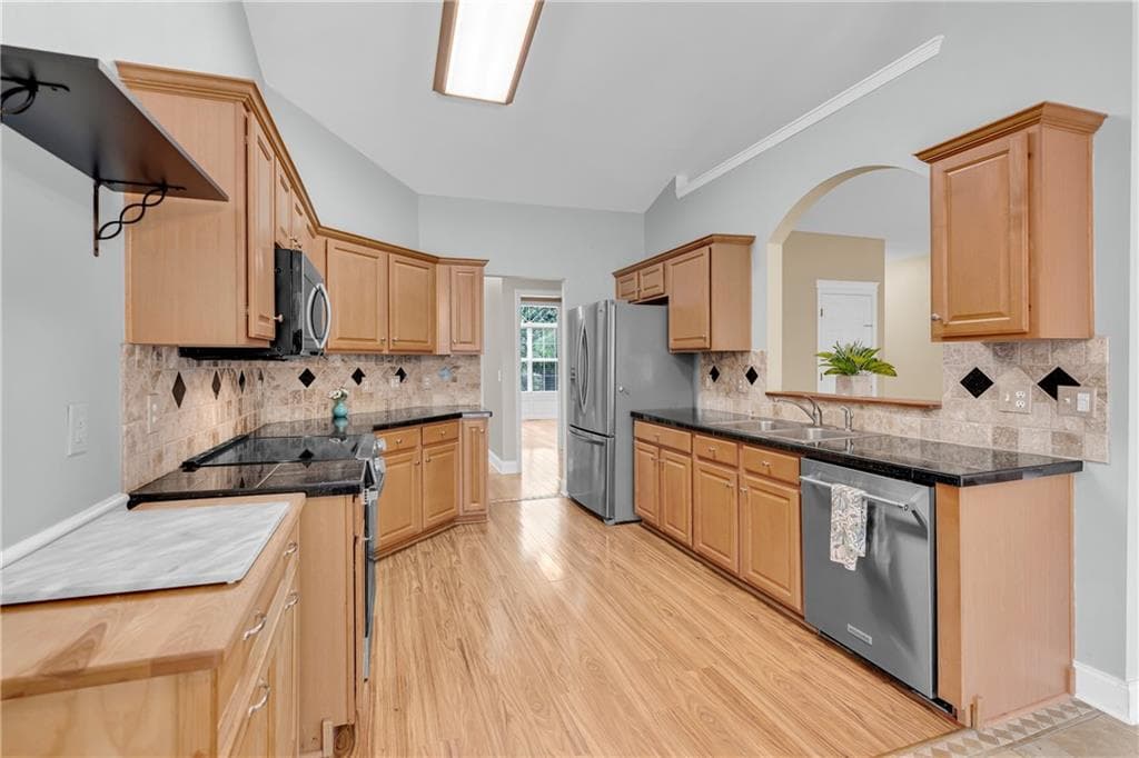 4 bedroom, 3 bathroom, 3,400 sq ft single family residence under contract at 1256 Overland Park Drive, Braselton, GA 30517 — photo 10