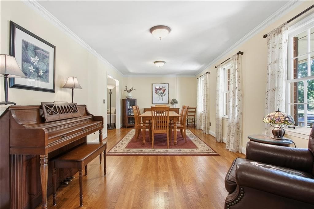 4 bedroom, 3 bathroom, 2,300 sq ft single family residence under contract at 1524 Summerford Court, Dunwoody, GA 30338 — photo 9