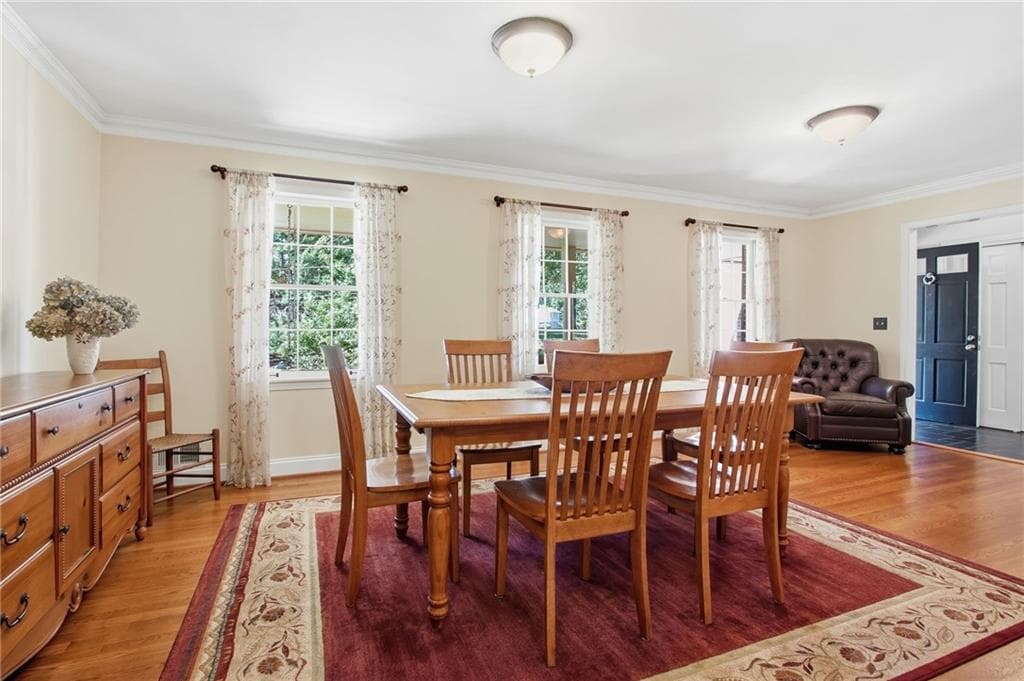 4 bedroom, 3 bathroom, 2,300 sq ft single family residence under contract at 1524 Summerford Court, Dunwoody, GA 30338 — photo 8