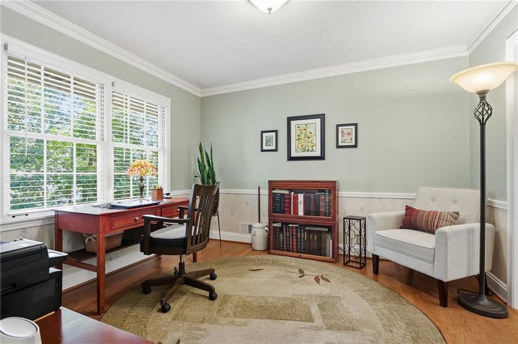4 bedroom, 3 bathroom, 2,300 sq ft single family residence under contract at 1524 Summerford Court, Dunwoody, GA 30338 — photo 7