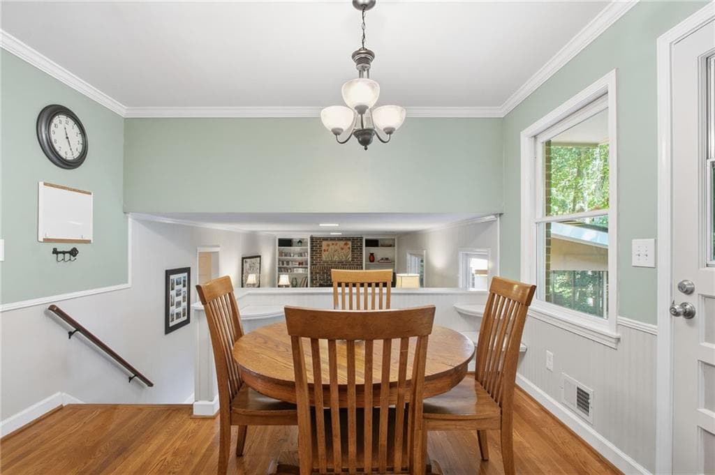 4 bedroom, 3 bathroom, 2,300 sq ft single family residence under contract at 1524 Summerford Court, Dunwoody, GA 30338 — photo 6