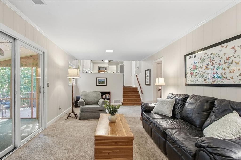 4 bedroom, 3 bathroom, 2,300 sq ft single family residence under contract at 1524 Summerford Court, Dunwoody, GA 30338 — photo 10