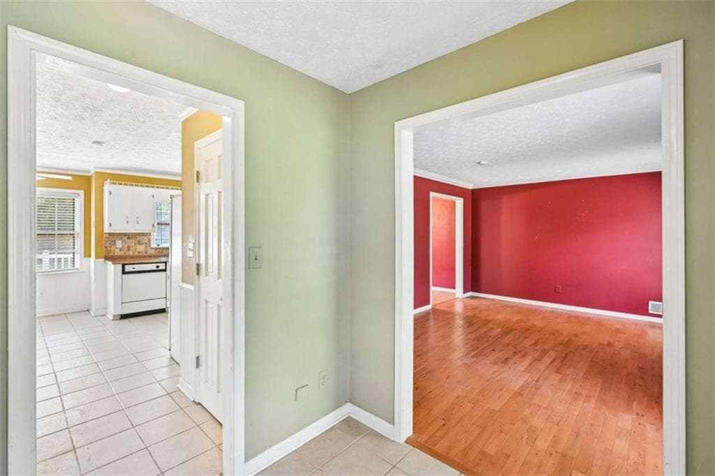 3 bedroom, 3 bathroom, 2,345 sq ft single family residence under contract at 6092 Lakeshore Drive, Mableton, GA 30126 — photo 6
