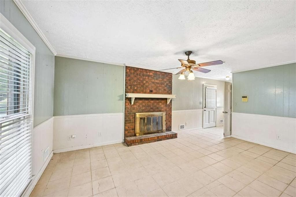 3 bedroom, 3 bathroom, 2,345 sq ft single family residence under contract at 6092 Lakeshore Drive, Mableton, GA 30126 — photo 7