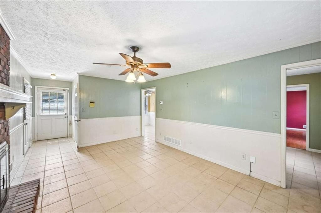 3 bedroom, 3 bathroom, 2,345 sq ft single family residence under contract at 6092 Lakeshore Drive, Mableton, GA 30126 — photo 8