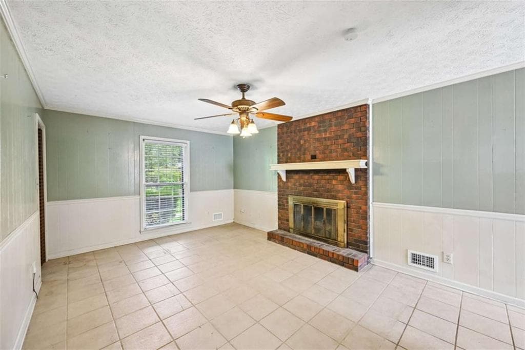 3 bedroom, 3 bathroom, 2,345 sq ft single family residence under contract at 6092 Lakeshore Drive, Mableton, GA 30126 — photo 10