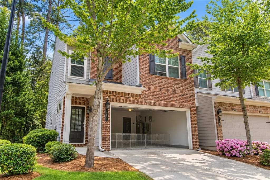 3 bedroom, 3 bathroom, 1,836 sq ft townhouse for sale at 2431 Norwood Park Crossing, Atlanta, GA 30340 — photo 2