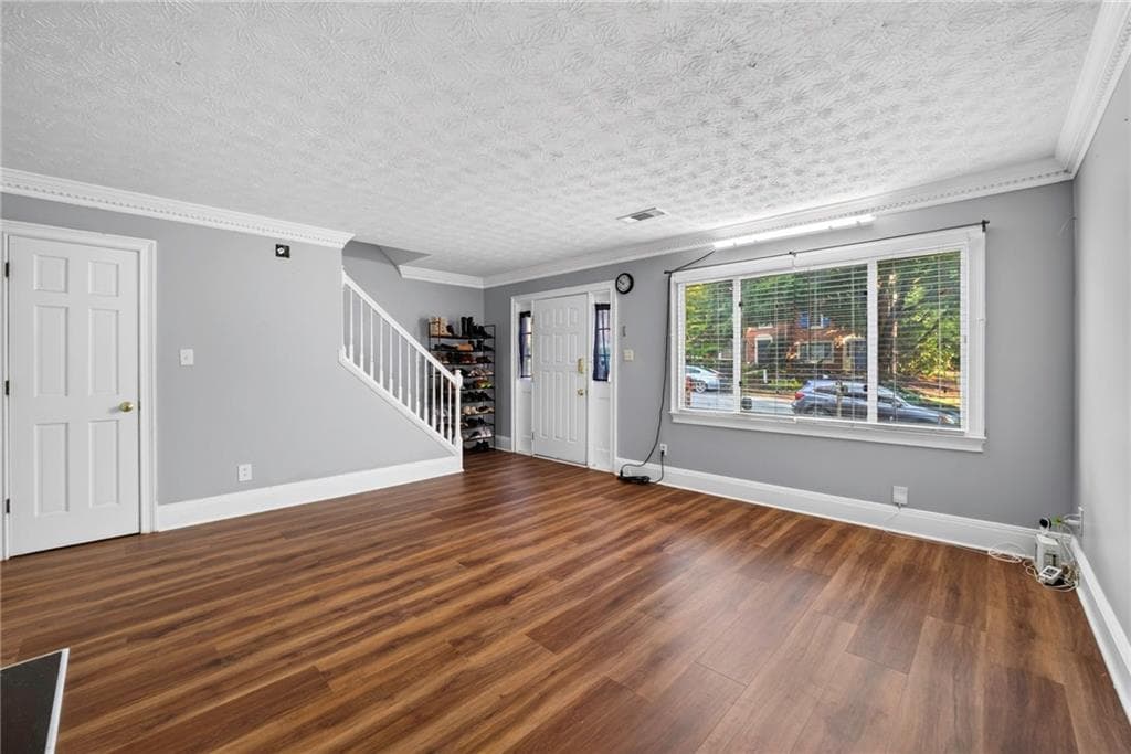 2 bedroom, 3 bathroom, 1,320 sq ft townhouse for sale at 6094 Queen Anne Court, Norcross, GA 30093 — photo 3