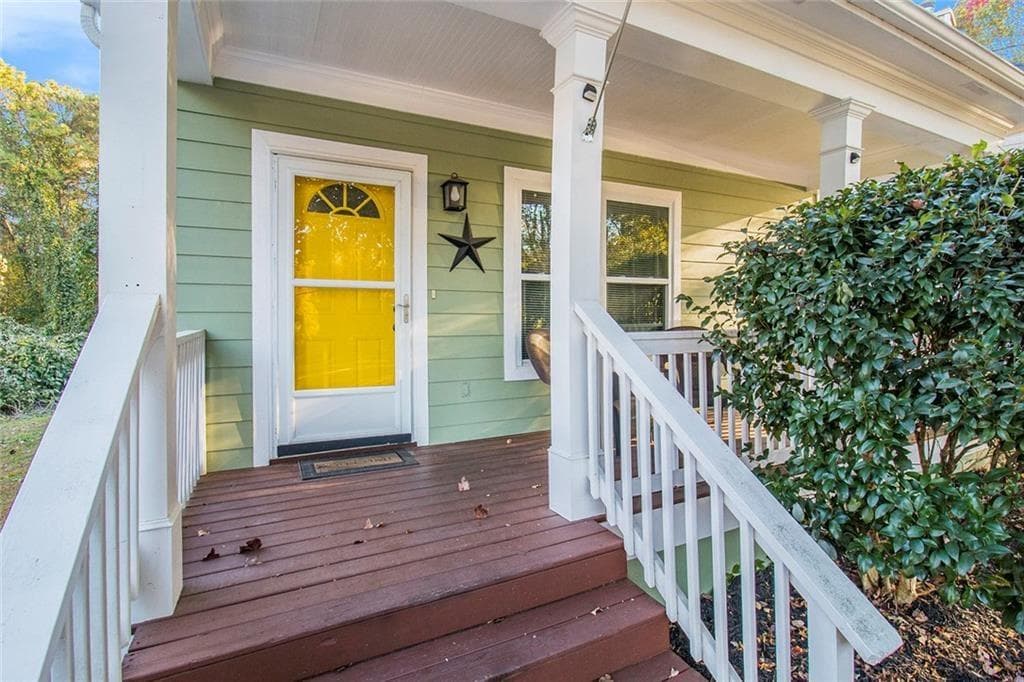 3 bedroom, 3 bathroom, 1,320 sq ft single family residence under contract at 1051 Ada Avenue, Atlanta, GA 30318 — photo 3