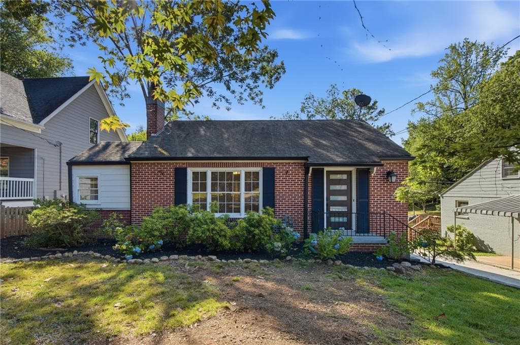2 bedroom, 1 bathroom, 1,184 sq ft single family residence for sale at 978 Winburn Drive, East Point, GA 30344