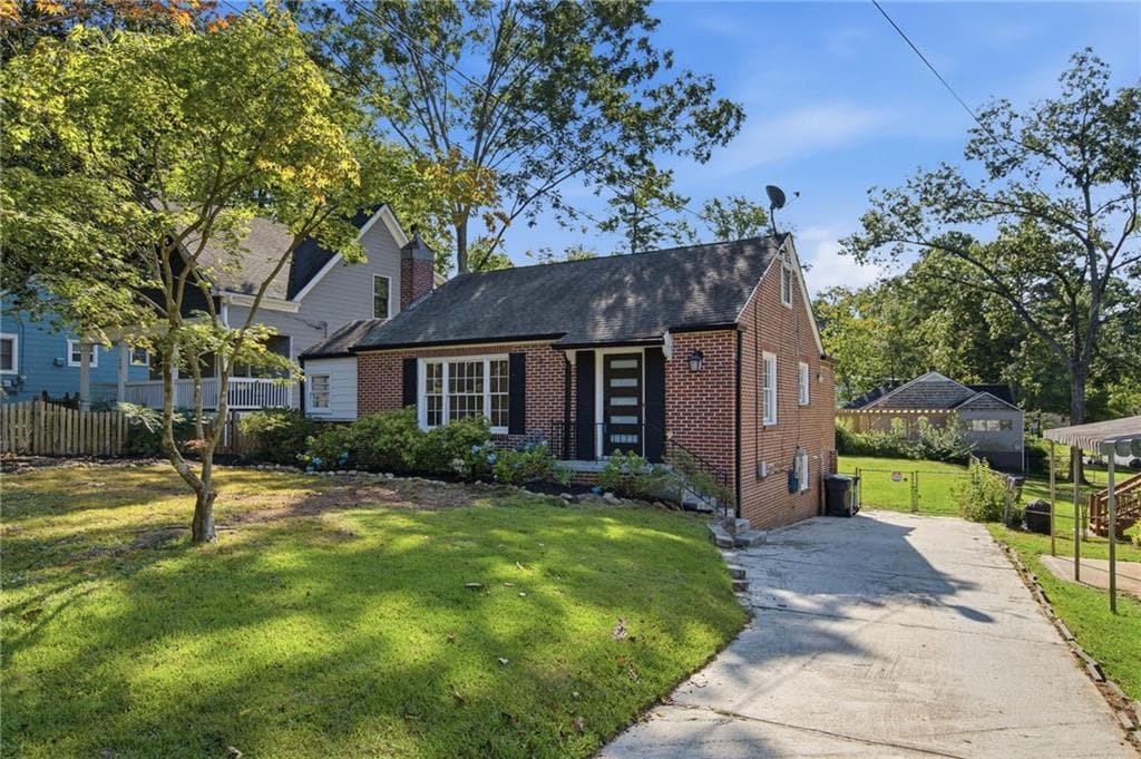 2 bedroom, 1 bathroom, 1,184 sq ft single family residence for sale at 978 Winburn Drive, East Point, GA 30344 — photo 2