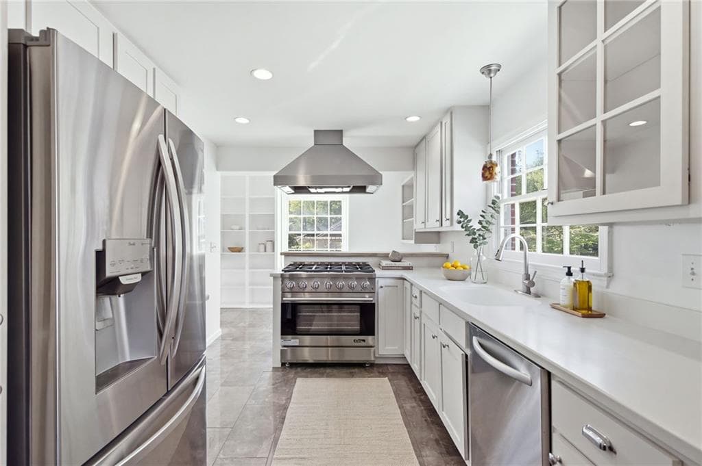 2 bedroom, 1 bathroom, 1,184 sq ft single family residence for sale at 978 Winburn Drive, East Point, GA 30344 — photo 4