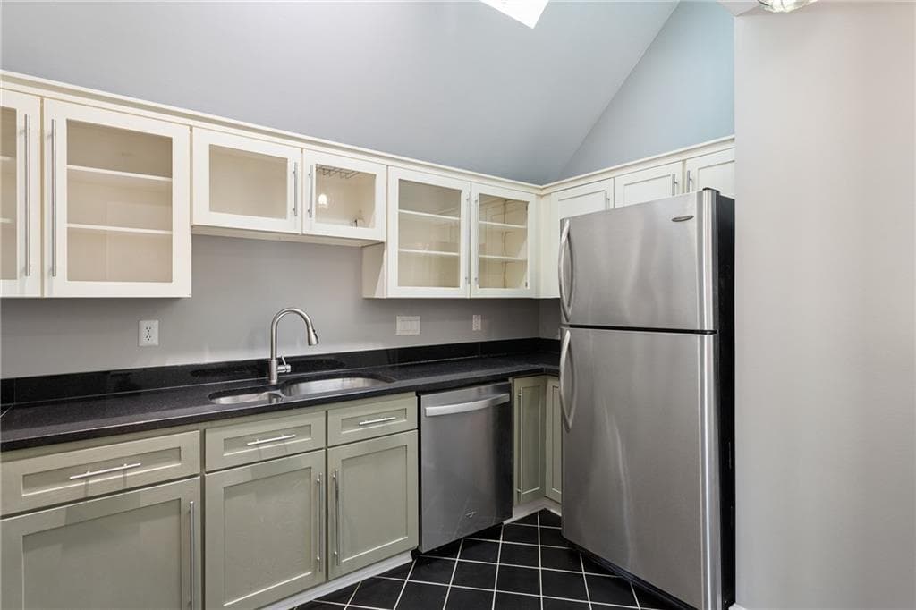1 bedroom, 1 bathroom, 1,106 sq ft condominium for sale at 893 Piedmont Avenue 10, Atlanta, GA 30309 — photo 9