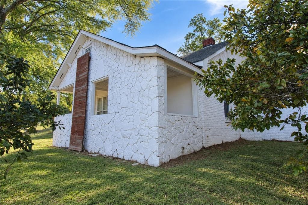 2 bedroom, 2 bathroom, 1,675 sq ft single family residence for sale at 602 W Lake Avenue, Atlanta, GA 30318 — photo 4