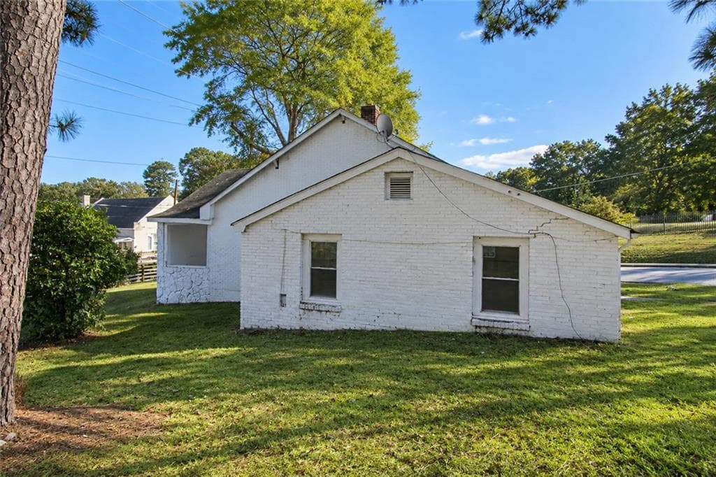 2 bedroom, 2 bathroom, 1,675 sq ft single family residence for sale at 602 W Lake Avenue, Atlanta, GA 30318 — photo 6