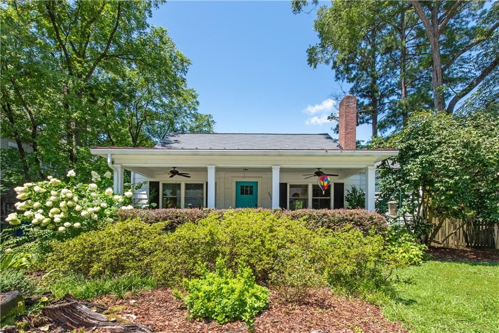 2 bedroom, 1 bathroom single family residence under contract at 2430 Shenandoah Avenue, Atlanta, GA 30305