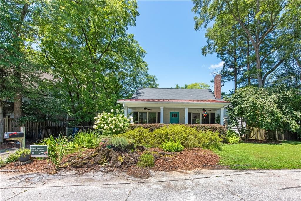 2 bedroom, 1 bathroom single family residence under contract at 2430 Shenandoah Avenue, Atlanta, GA 30305 — photo 2