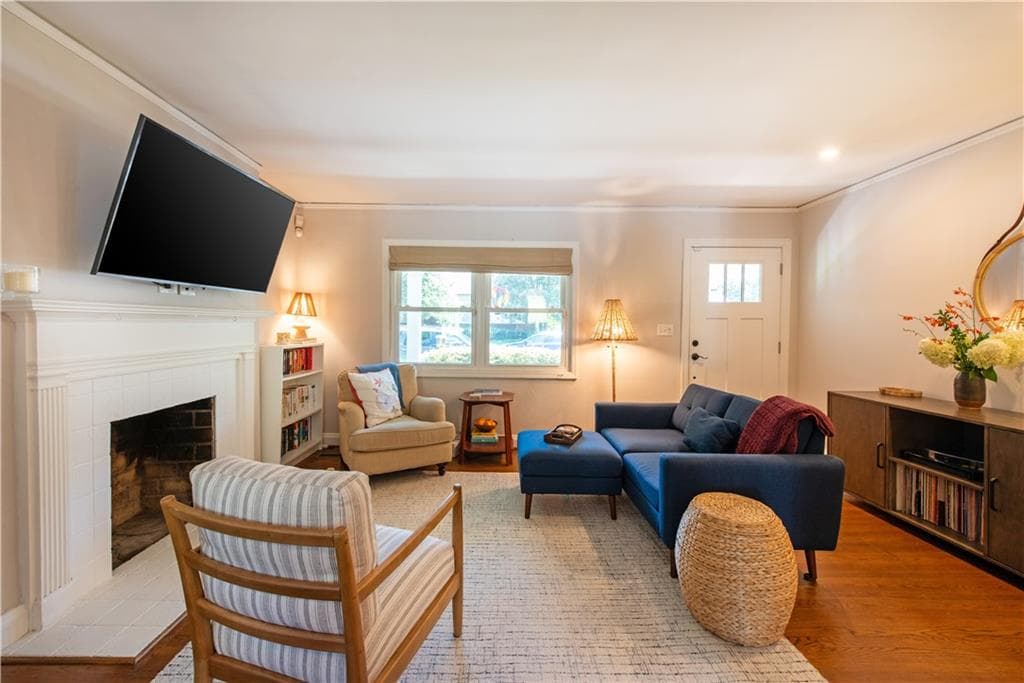 2 bedroom, 1 bathroom single family residence under contract at 2430 Shenandoah Avenue, Atlanta, GA 30305 — photo 5