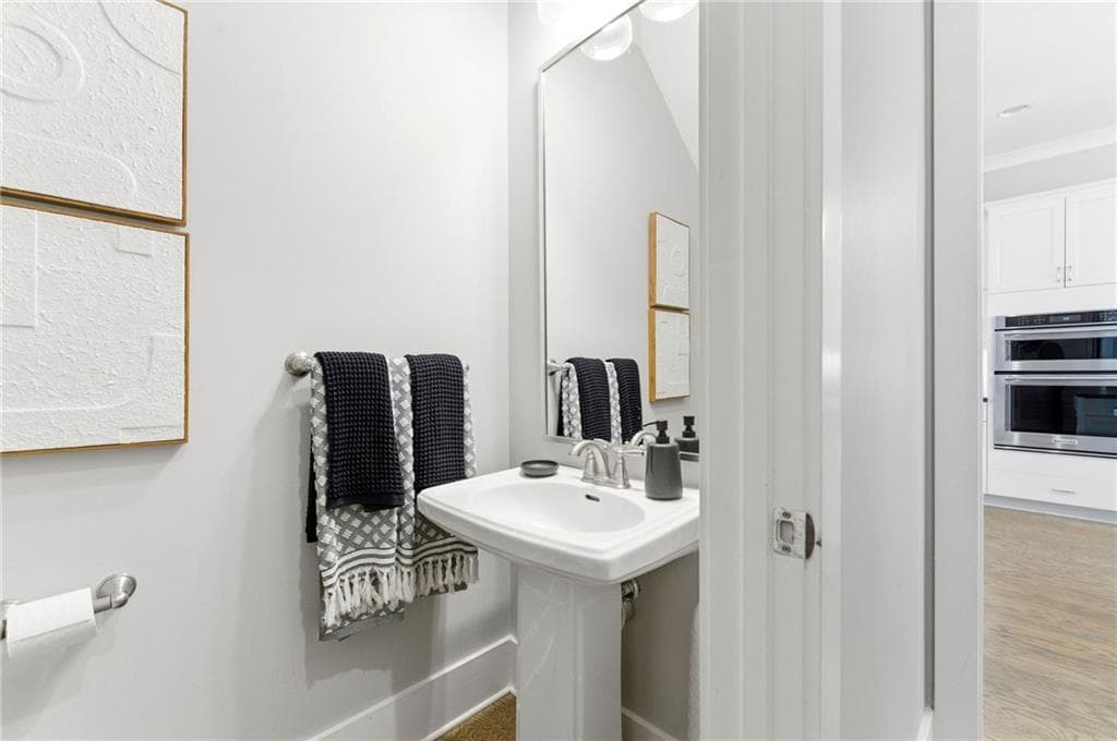 4 bedroom, 4 bathroom, 2,610 sq ft single family residence for sale at 1962 Westside Boulevard, Atlanta, GA 30318 — photo 7