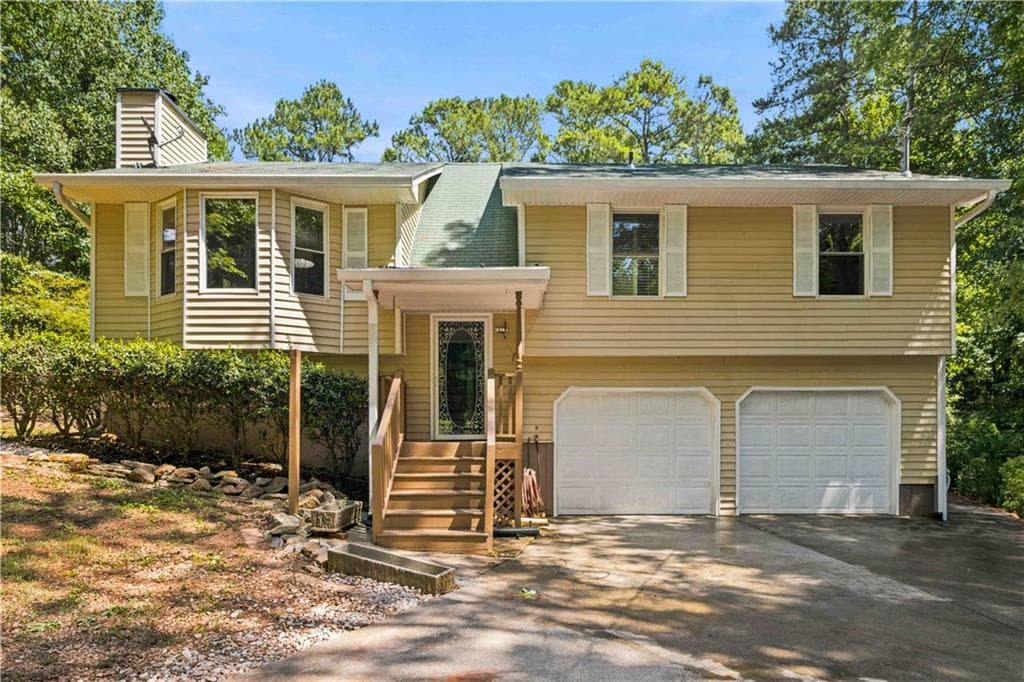 7 bedroom, 3 bathroom, 1,942 sq ft single family residence for sale at 4086 Chapel Hill Road, Douglasville, GA 30135 — photo 2