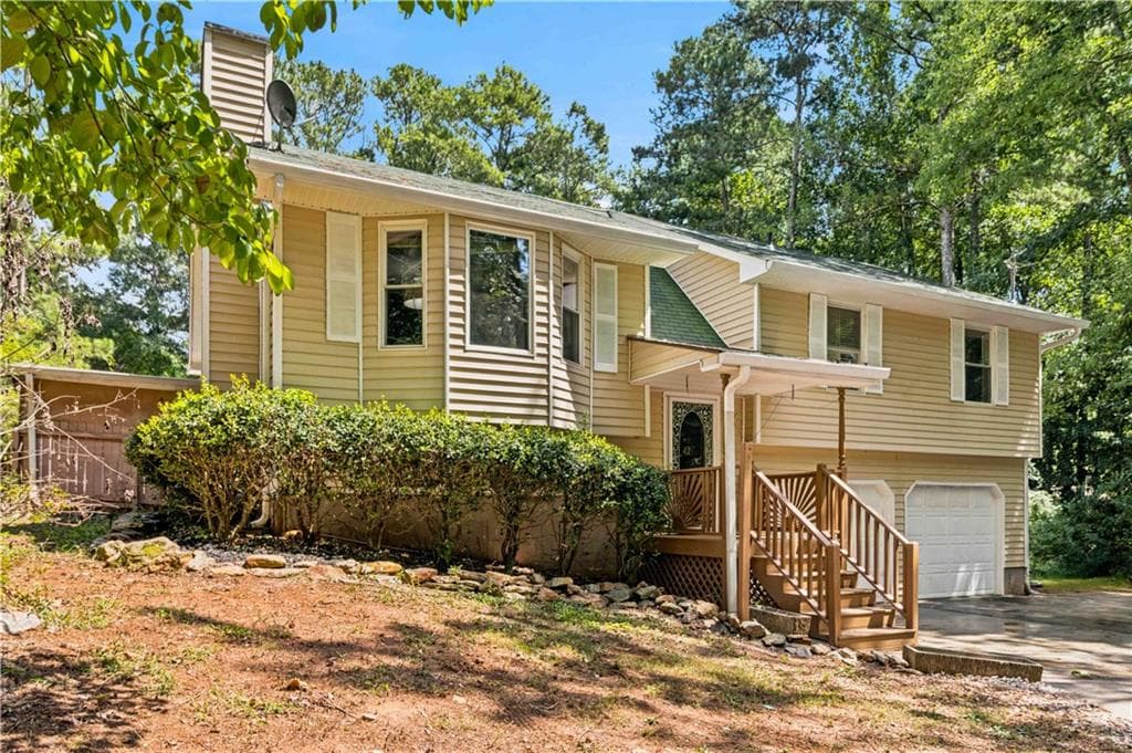 7 bedroom, 3 bathroom, 1,942 sq ft single family residence for sale at 4086 Chapel Hill Road, Douglasville, GA 30135 — photo 4