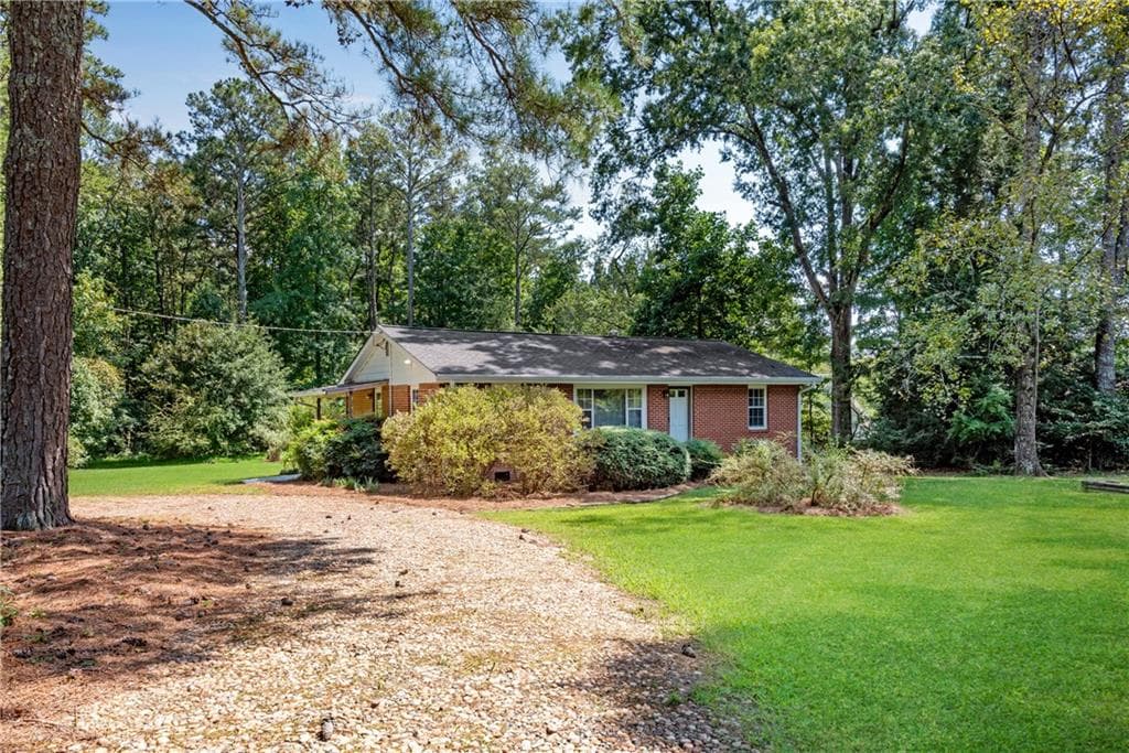 3 bedroom, 1 bathroom, 1,161 sq ft single family residence under contract at 3740 Post Oak Tritt Road, Marietta, GA 30062 — photo 3