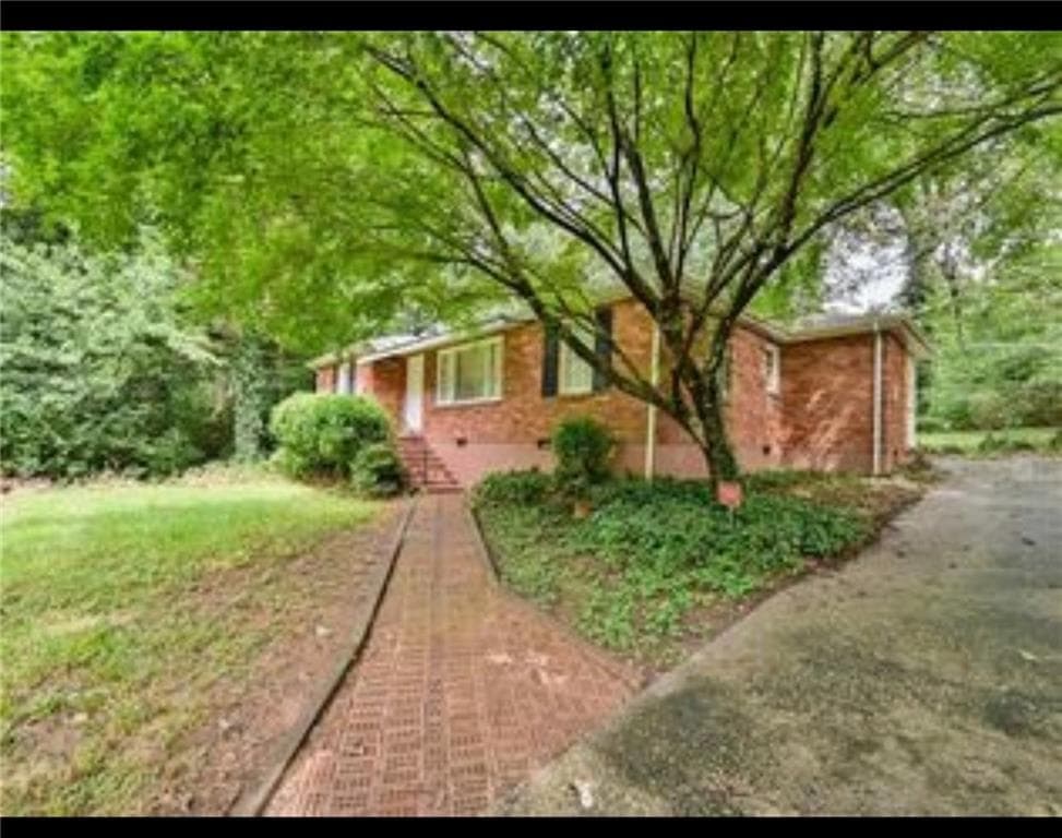3 bedroom, 1 bathroom, 1,951 sq ft single family residence for rent at 1146 Clearview Drive, Brookhaven, GA 30319 for $1,895 a month