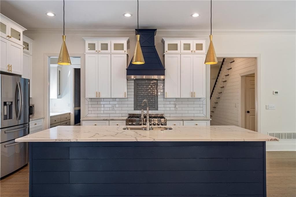 4 bedroom, 5 bathroom, 5,384 sq ft single family residence under contract at 13 Revival Street, Roswell, GA 30075 — photo 2
