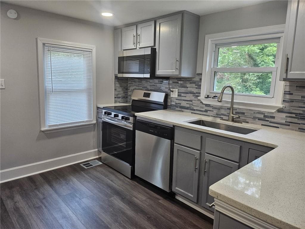 3 bedroom, 2 bathroom, 1,297 sq ft single family residence for sale at 3845 Old Fairburn Road, South Fulton, GA 30331 — photo 2