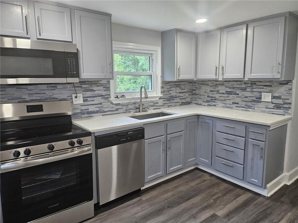 3 bedroom, 2 bathroom, 1,297 sq ft single family residence for sale at 3845 Old Fairburn Road, South Fulton, GA 30331 — photo 3