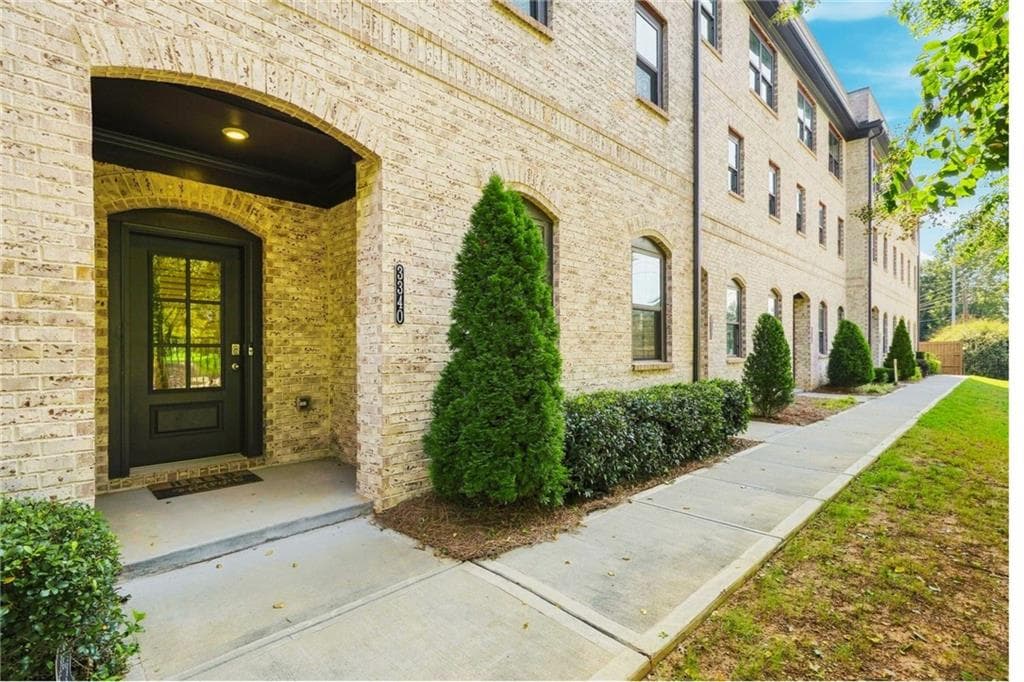 4 bedroom, 4 bathroom, 2,445 sq ft townhouse for sale at 3340 Swallowtail Terrace, Duluth, GA 30096 — photo 2