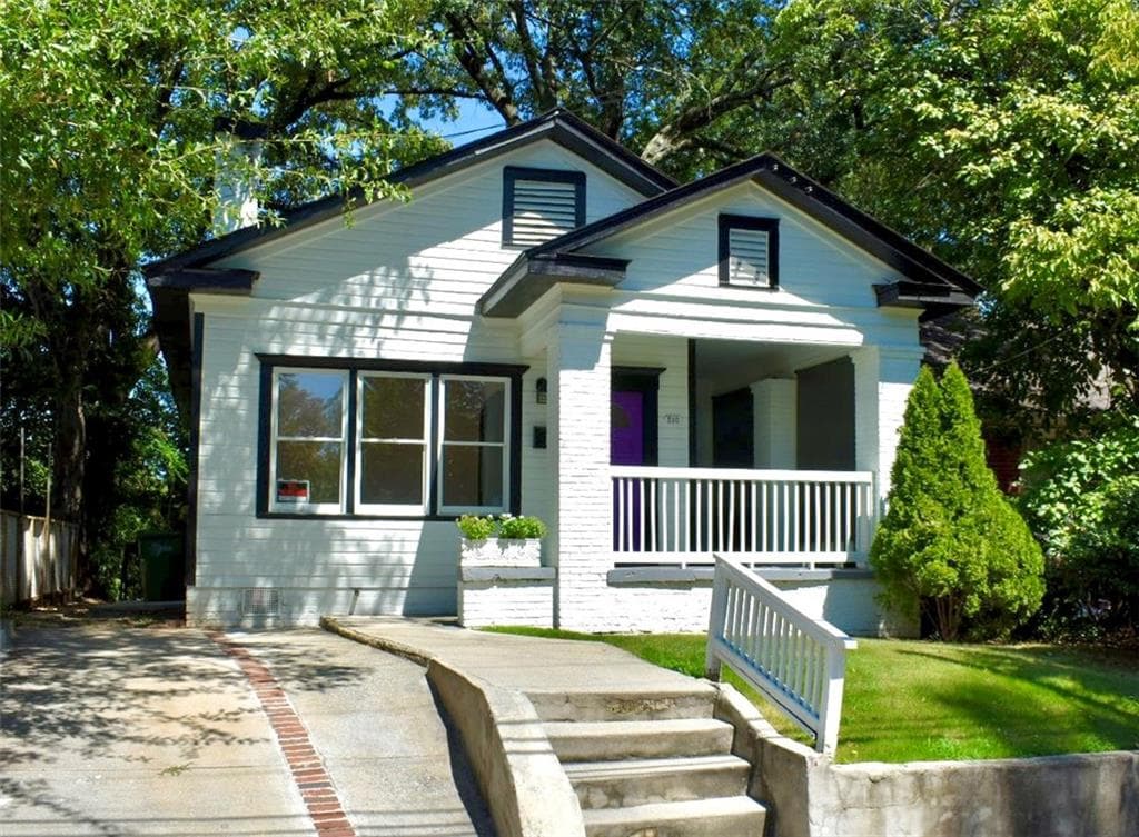 3 bedroom, 1 bathroom, 1,050 sq ft single family residence for sale at 510 Winton Terrace, Atlanta, GA 30308