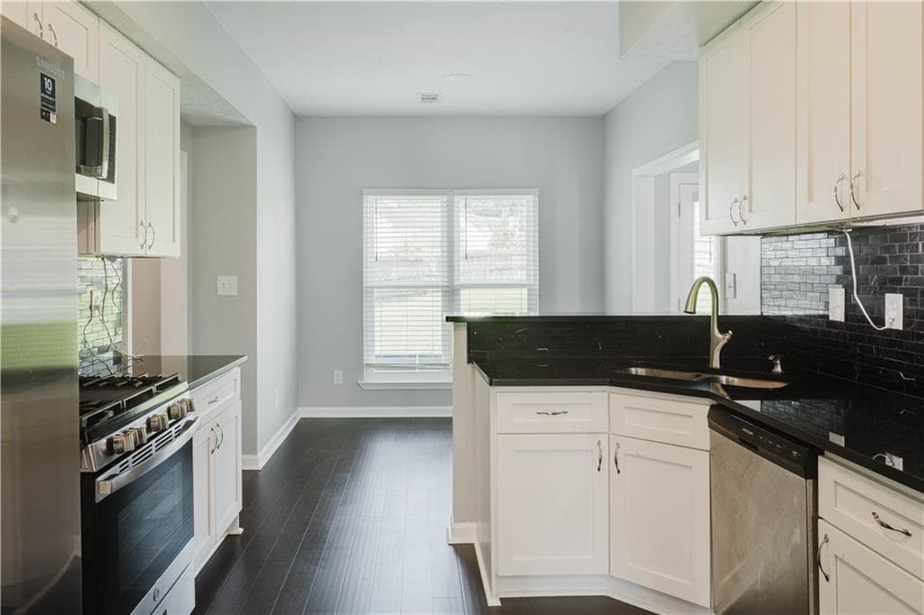 3 bedroom, 3 bathroom, 2,234 sq ft single family residence for sale at 1685 Brumby Circle, Lithia Springs, GA 30122 — photo 6