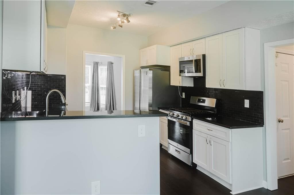 3 bedroom, 3 bathroom, 2,234 sq ft single family residence for sale at 1685 Brumby Circle, Lithia Springs, GA 30122 — photo 9