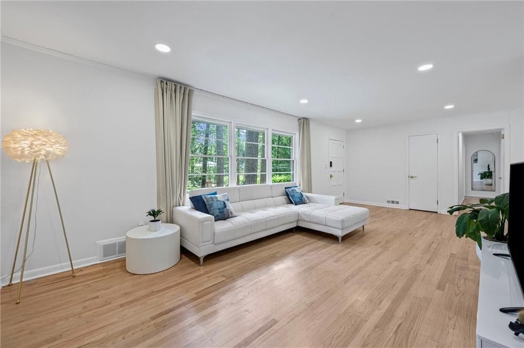 4 bedroom, 3 bathroom, 2,598 sq ft single family residence for sale at 2238 Pinecliff Drive, Atlanta, GA 30345 — photo 4