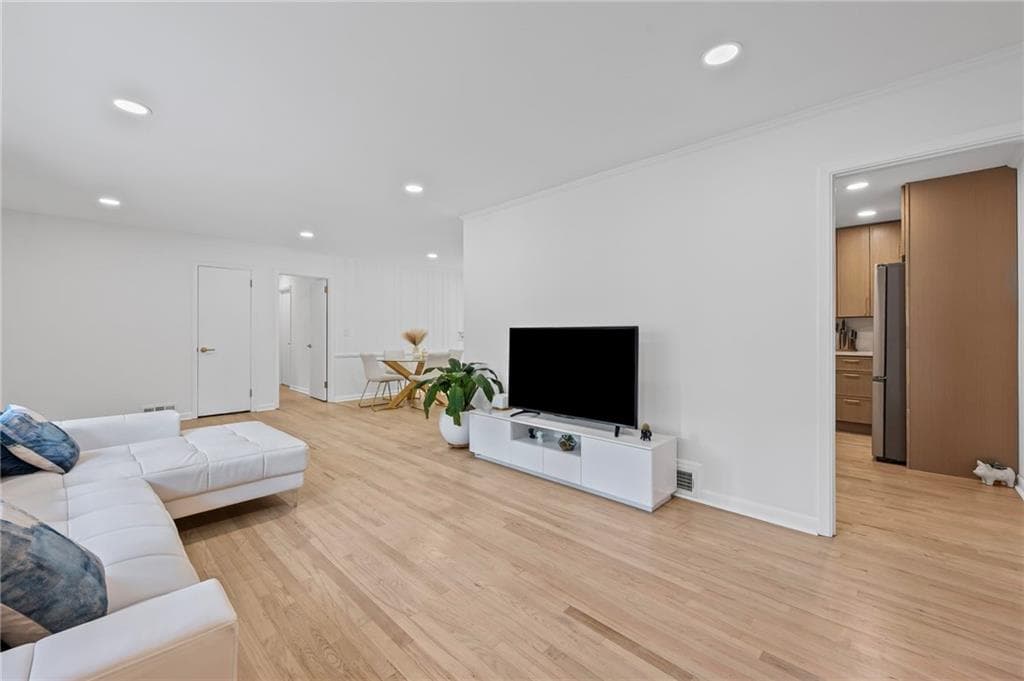 4 bedroom, 3 bathroom, 2,598 sq ft single family residence for sale at 2238 Pinecliff Drive, Atlanta, GA 30345 — photo 5