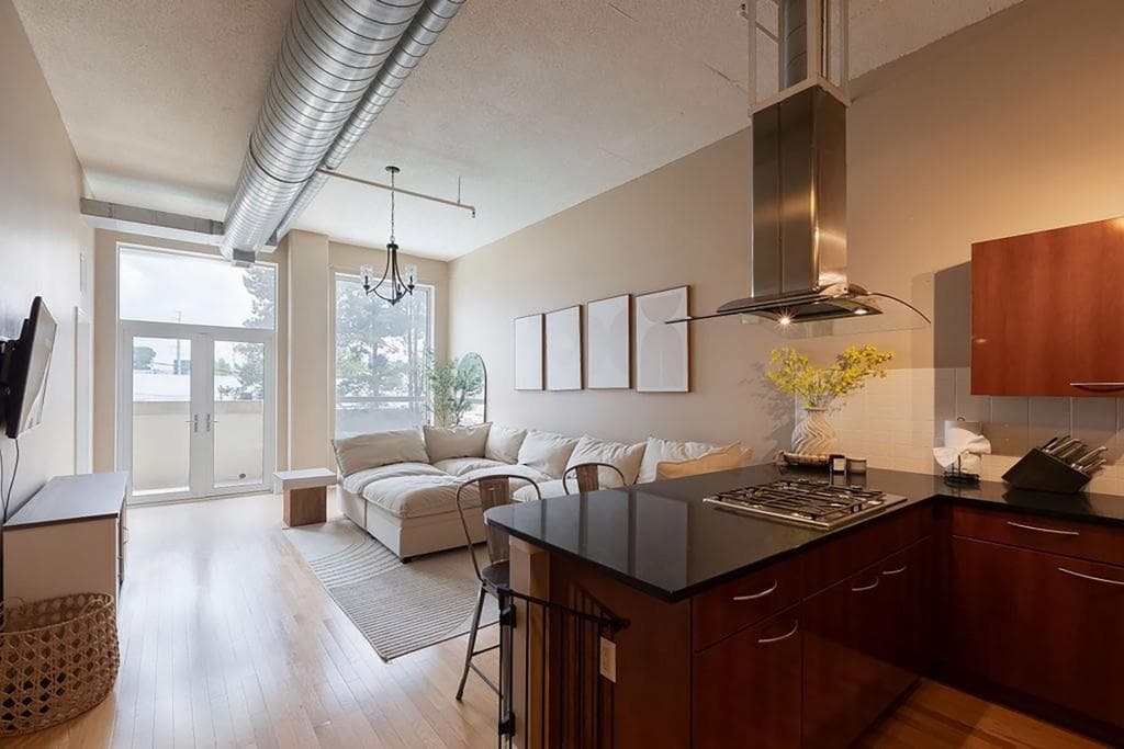 1 bedroom, 1 bathroom, 964 sq ft condominium for rent at 3820 Roswell Road 205, Atlanta, GA 30342 for $2,050 a month