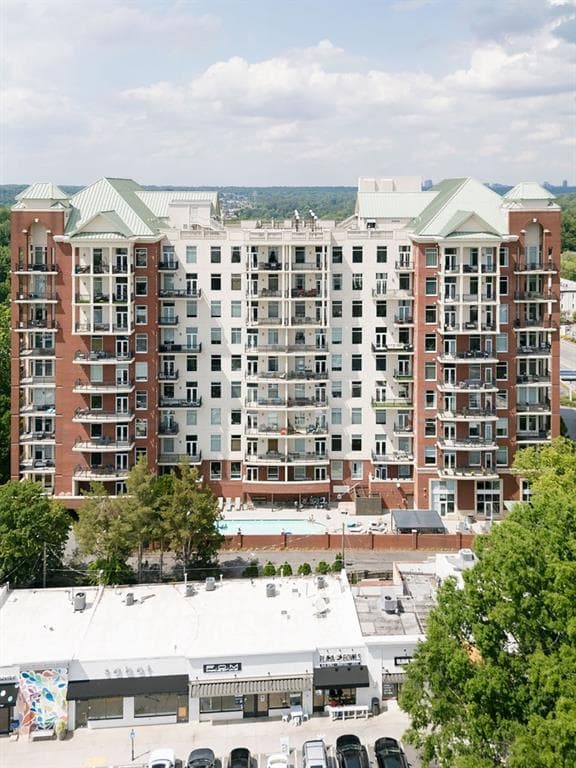 1 bedroom, 1 bathroom, 964 sq ft condominium for rent at 3820 Roswell Road 205, Atlanta, GA 30342 for $2,050 a month — photo 2