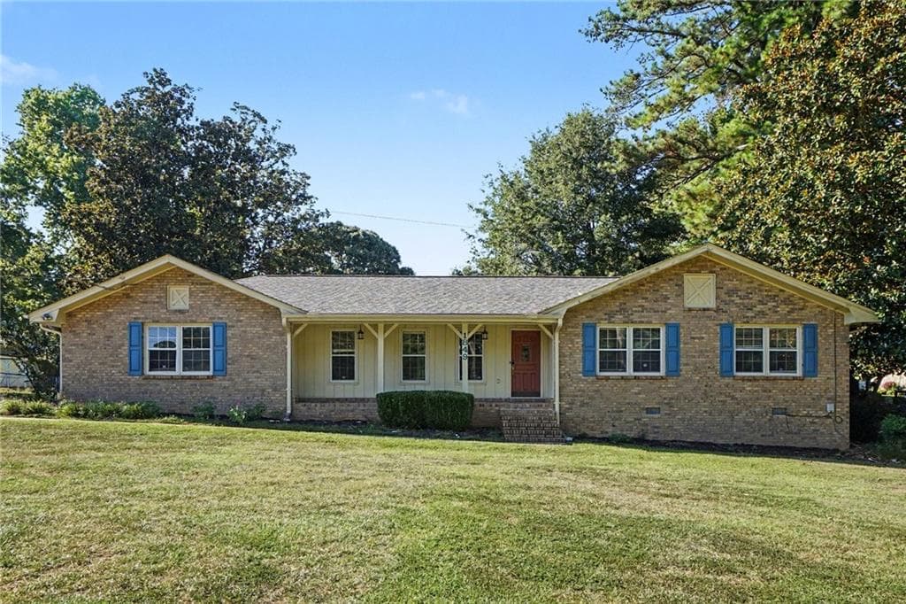 3 bedroom, 2 bathroom, 1,648 sq ft single family residence for sale at 1849 Pinehurst Road, Snellville, GA 30078 — photo 2