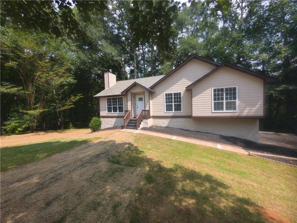 4 bedroom, 3 bathroom, 1,548 sq ft single family residence under contract at 656 River Bend Drive, Jonesboro, GA 30238