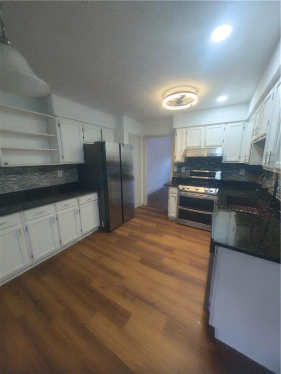 4 bedroom, 3 bathroom, 1,548 sq ft single family residence under contract at 656 River Bend Drive, Jonesboro, GA 30238 — photo 2