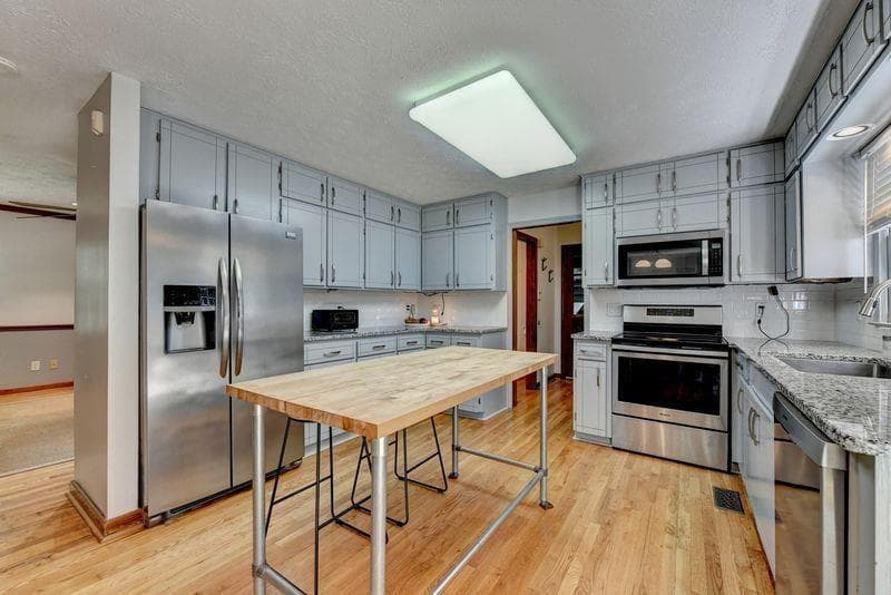 4 bedroom, 3 bathroom, 2,476 sq ft single family residence for sale at 1811 High Ridge Drive, Conyers, GA 30094 — photo 9