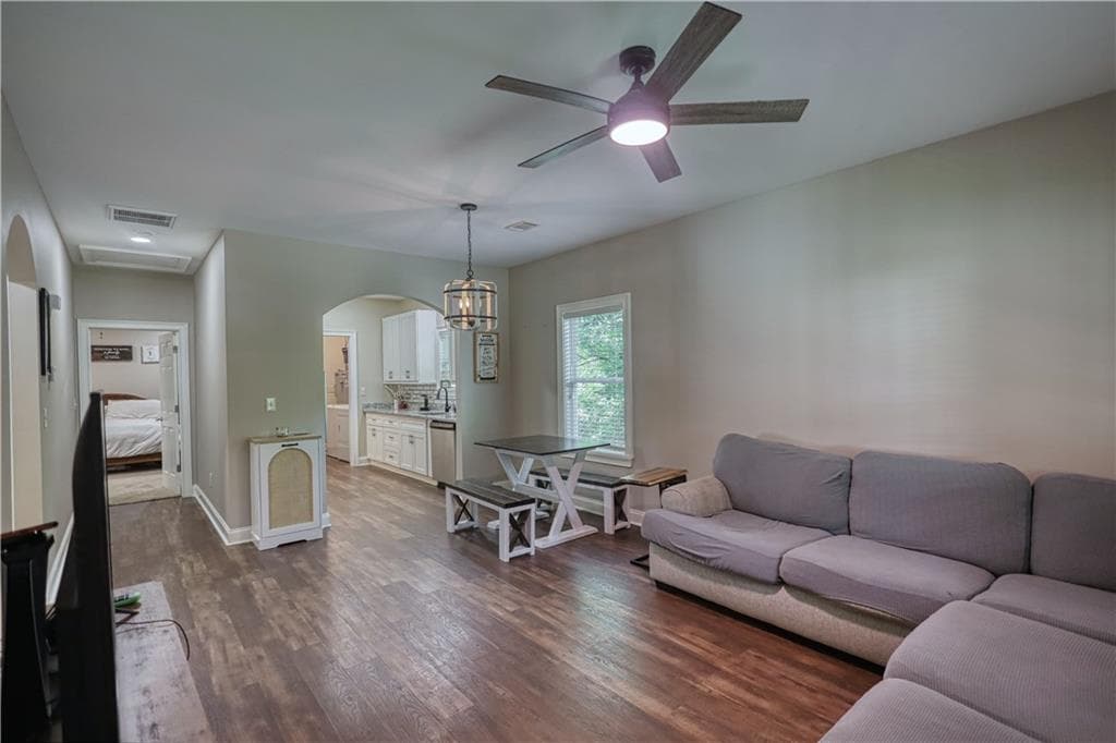 3 bedroom, 2 bathroom, 1,298 sq ft single family residence for sale at 840 Pearl Street, Madison, GA 30650 — photo 9