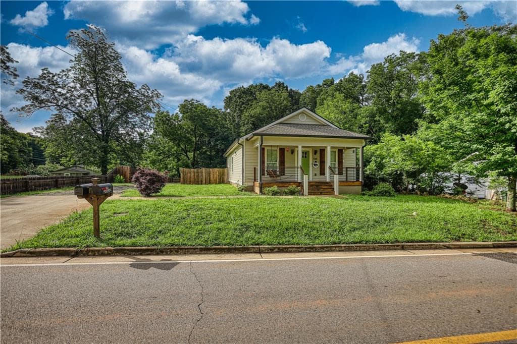 3 bedroom, 2 bathroom, 1,298 sq ft single family residence for sale at 840 Pearl Street, Madison, GA 30650 — photo 3