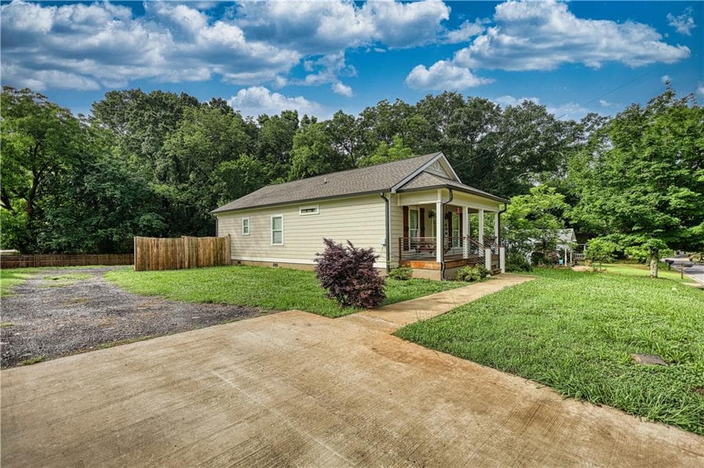 3 bedroom, 2 bathroom, 1,298 sq ft single family residence for sale at 840 Pearl Street, Madison, GA 30650 — photo 5